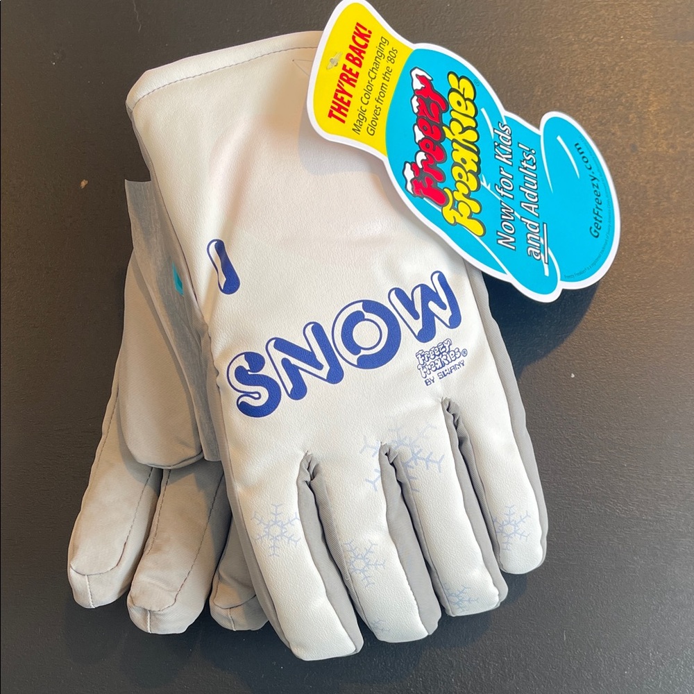 NWT Freezy Freakies Color Changing Snow Gloves